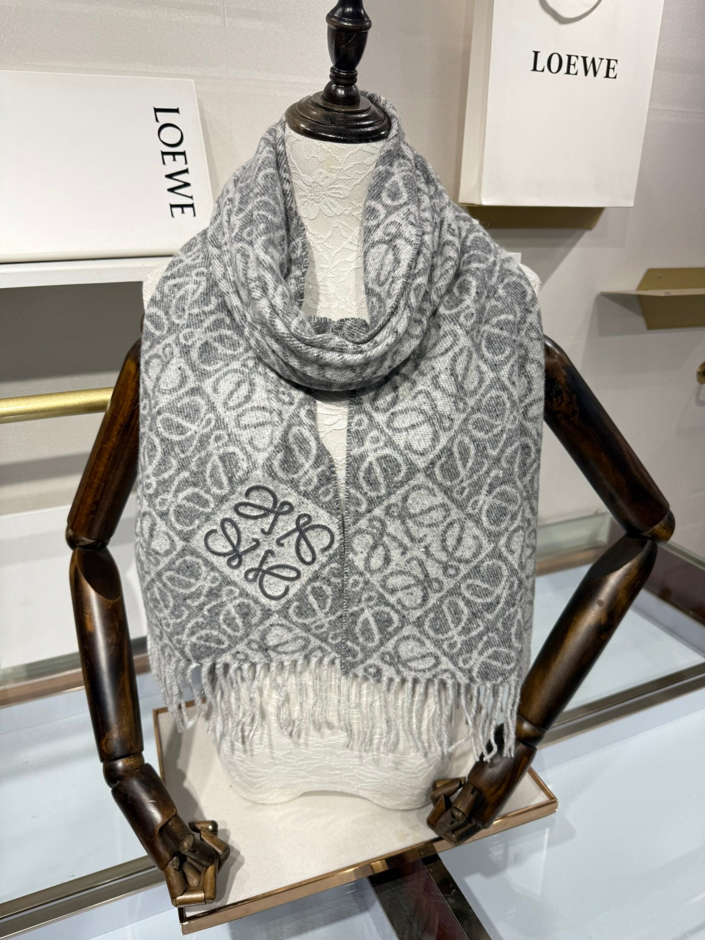 LOEWE 25S SCARF 180 IN CASHMERE WOOL 706574