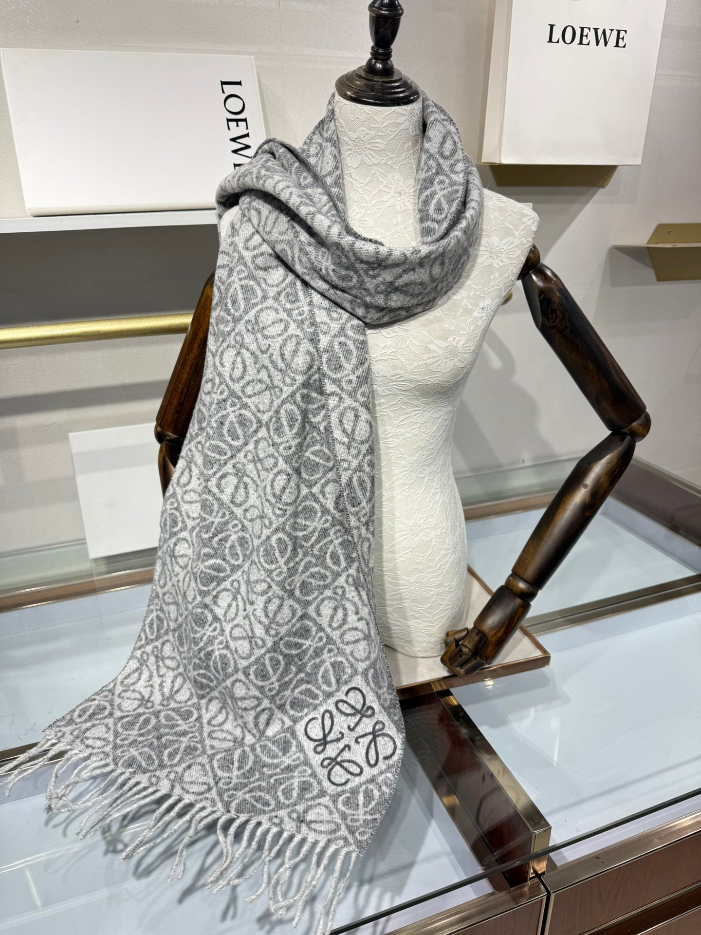 LOEWE 25S SCARF 180 IN CASHMERE WOOL 706574