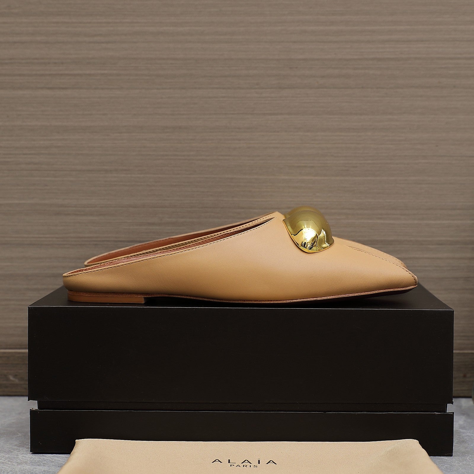 ALAIA FLAT MULE IN SEPIA TAN LAMBSKIN WITH GOLD HARDWARE