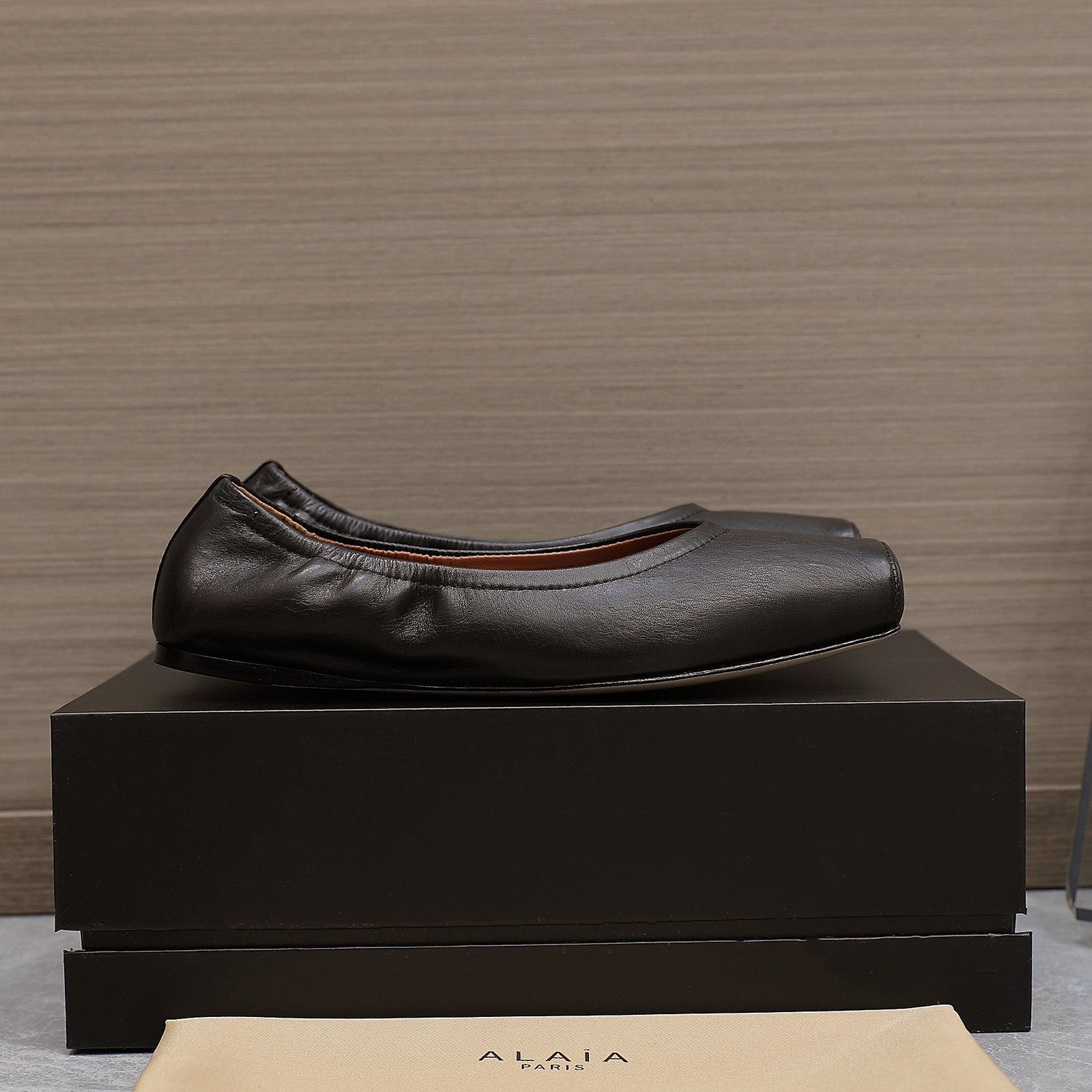 ALAIA BALLET FLATS IN BLACK SMOOTH CALFSKIN