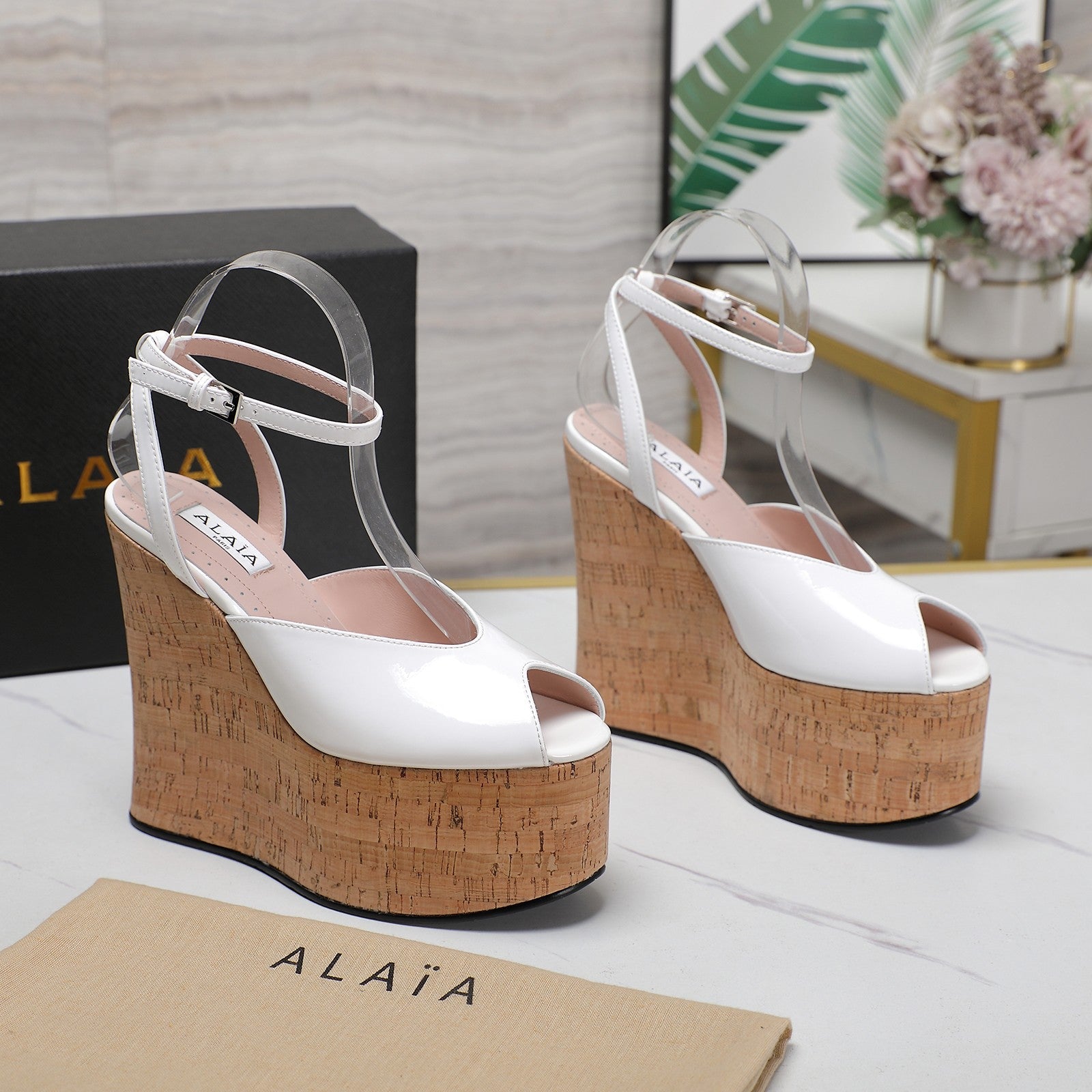 ALAIA WEDGE SANDAL IN WHITE GLOSSY CALFSKIN AND BEIGE RUBBER