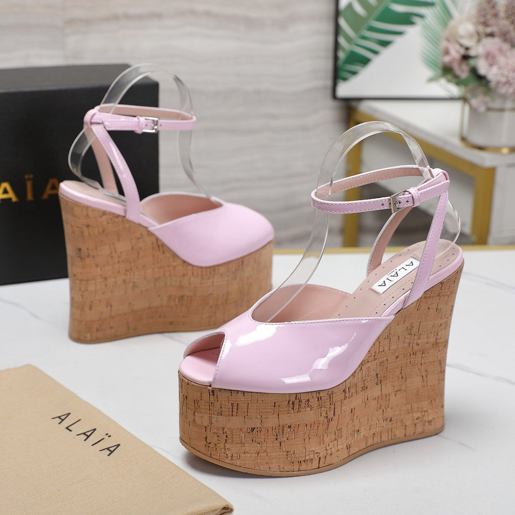 ALAIA WEDGE SANDAL IN ROSE PINK GLOSSY CALFSKIN AND BEIGE RUBBER