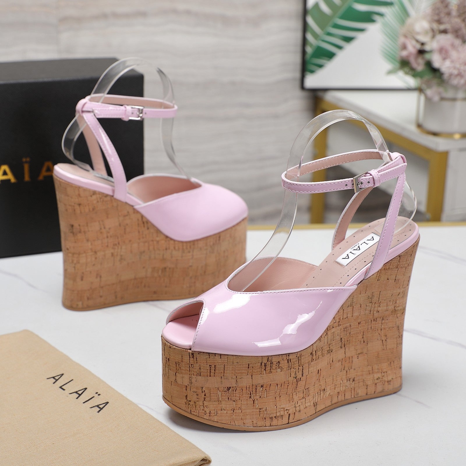 ALAIA WEDGE SANDAL IN ROSE PINK GLOSSY CALFSKIN AND BEIGE RUBBER