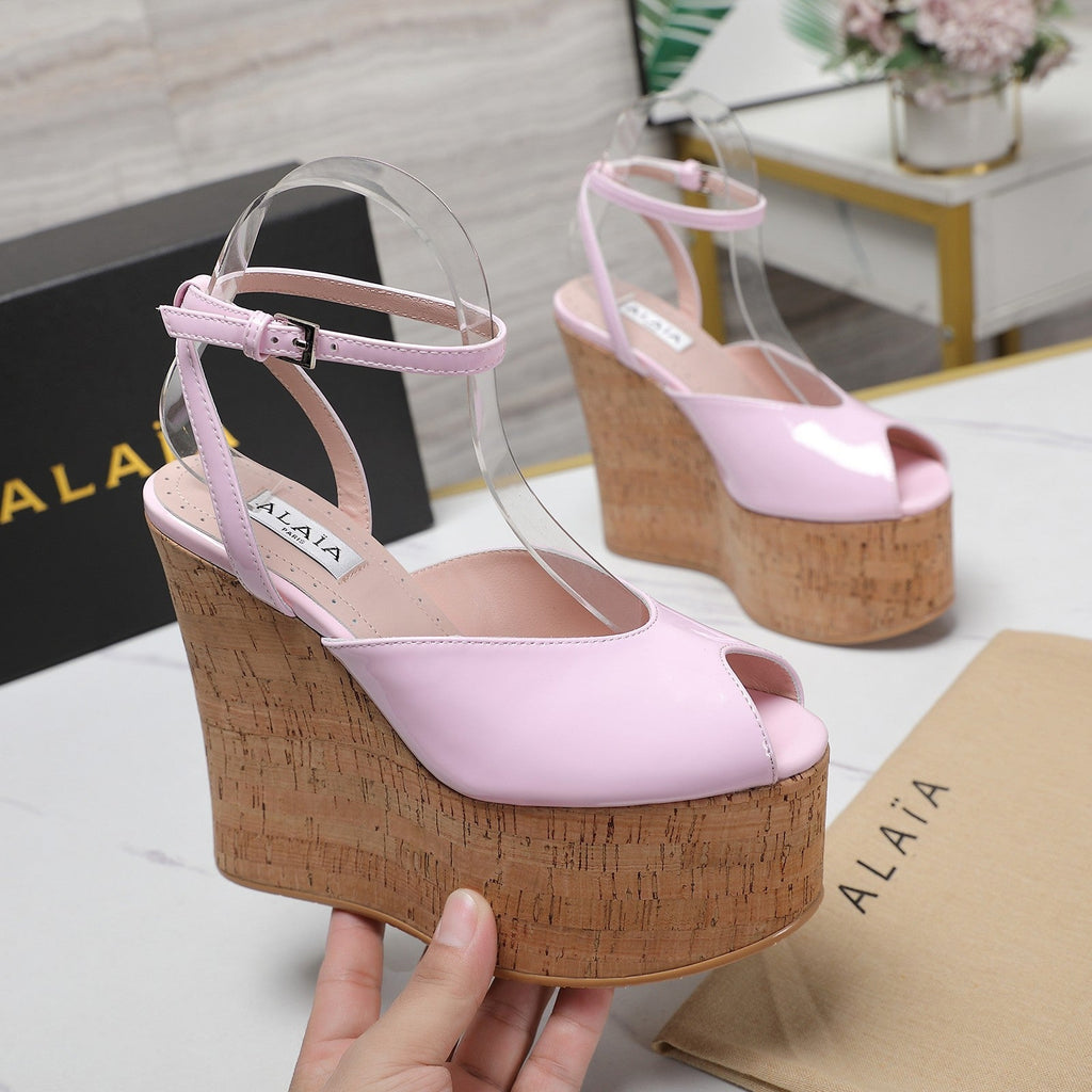 ALAIA WEDGE SANDAL IN ROSE PINK GLOSSY CALFSKIN AND BEIGE RUBBER