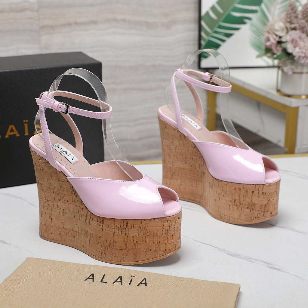 ALAIA WEDGE SANDAL IN ROSE PINK GLOSSY CALFSKIN AND BEIGE RUBBER