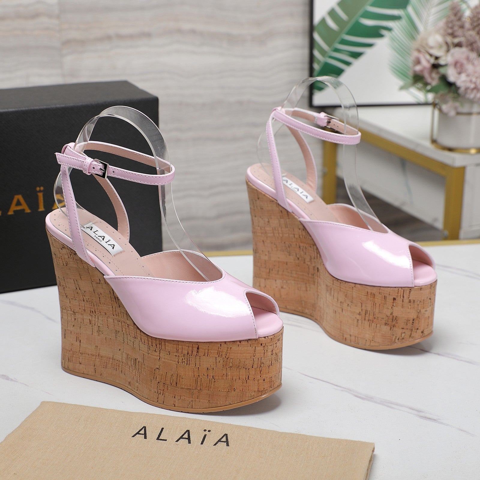 ALAIA WEDGE SANDAL IN ROSE PINK GLOSSY CALFSKIN AND BEIGE RUBBER