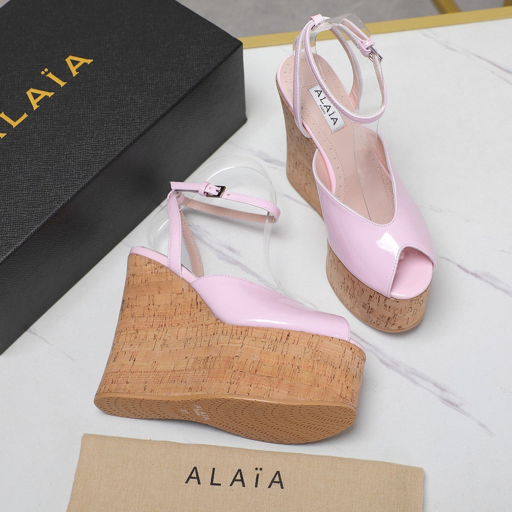 ALAIA WEDGE SANDAL IN ROSE PINK GLOSSY CALFSKIN AND BEIGE RUBBER