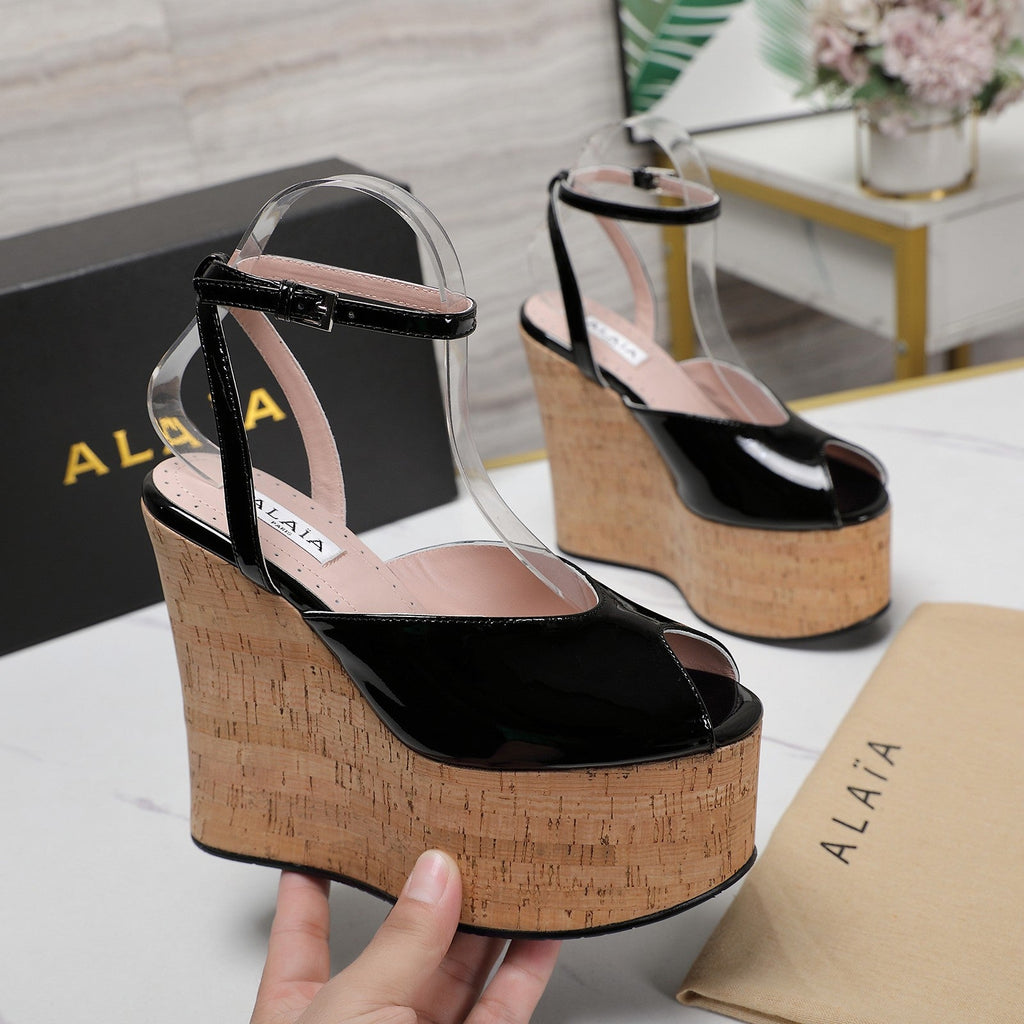 ALAIA WEDGE SANDAL IN BLACK GLOSSY CALFSKIN AND BEIGE RUBBER