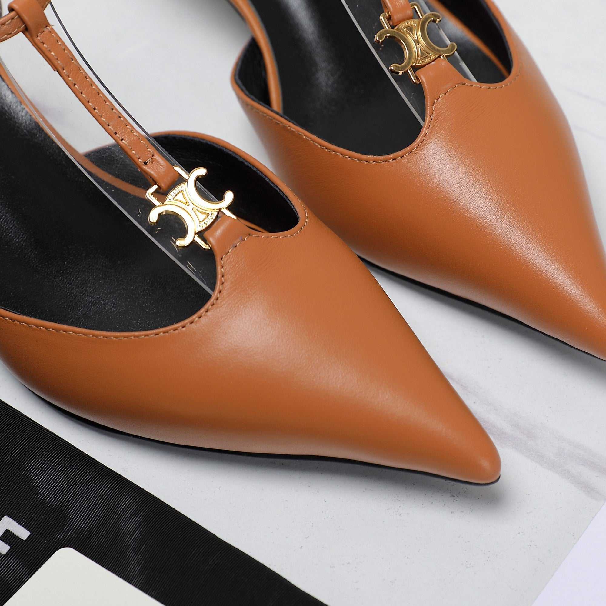 HIGH 5 CM SLINGBACK IN CINNAMON BROWN CALFSKIN WITH GOLD LOGO