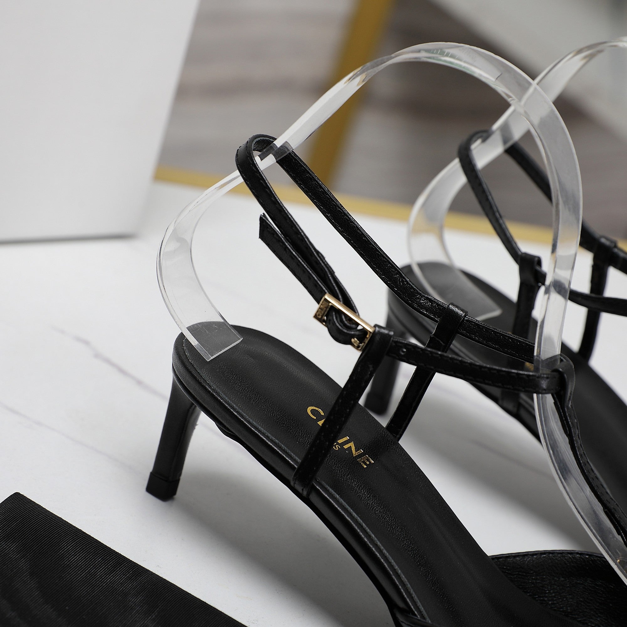 HIGH 5 CM SLINGBACK IN BLACK CALFSKIN WITH GOLD LOGO