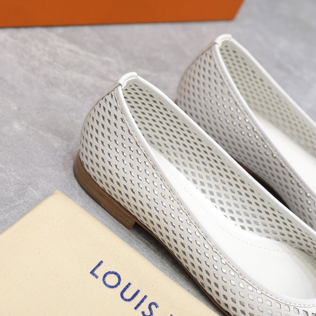 LV WOMEN'S BALLET FLAT IN WHITE CALFSKIN WITH PERFORATION CRAFTMANSHIP