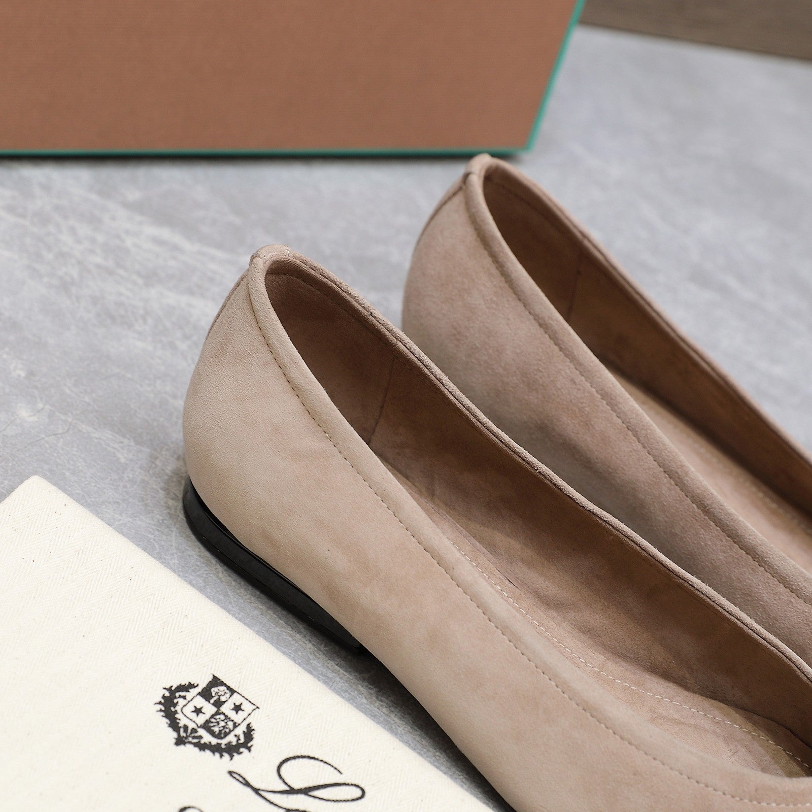 CLASSIC BALLET SHOES IN BEIGE SUEDUE