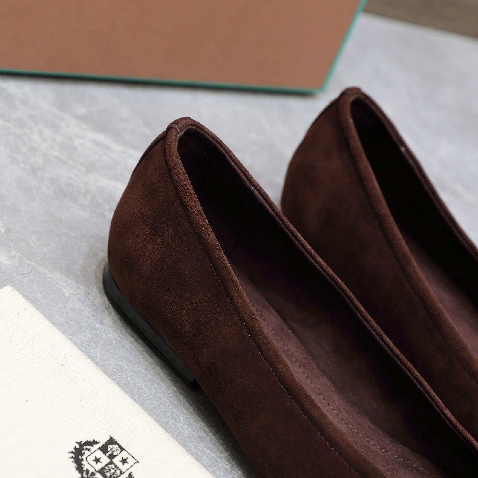 CLASSIC BALLET SHOES IN BROWN SUEDUE