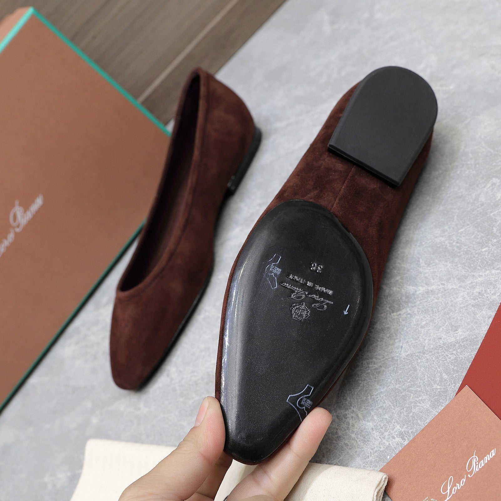 CLASSIC BALLET SHOES IN BROWN SUEDUE