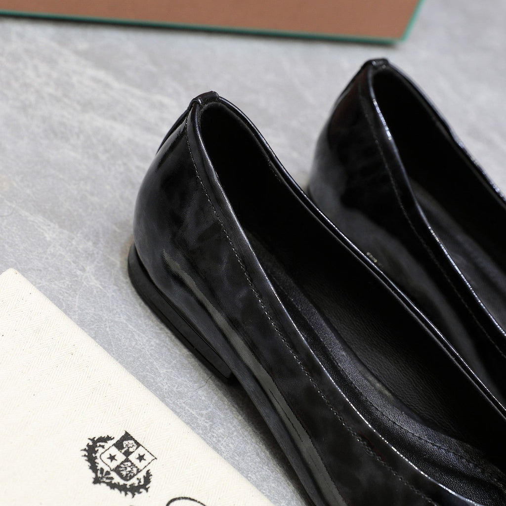 CLASSIC BALLET SHOES IN BLACK LEOPARD GLOSSY LEATHER