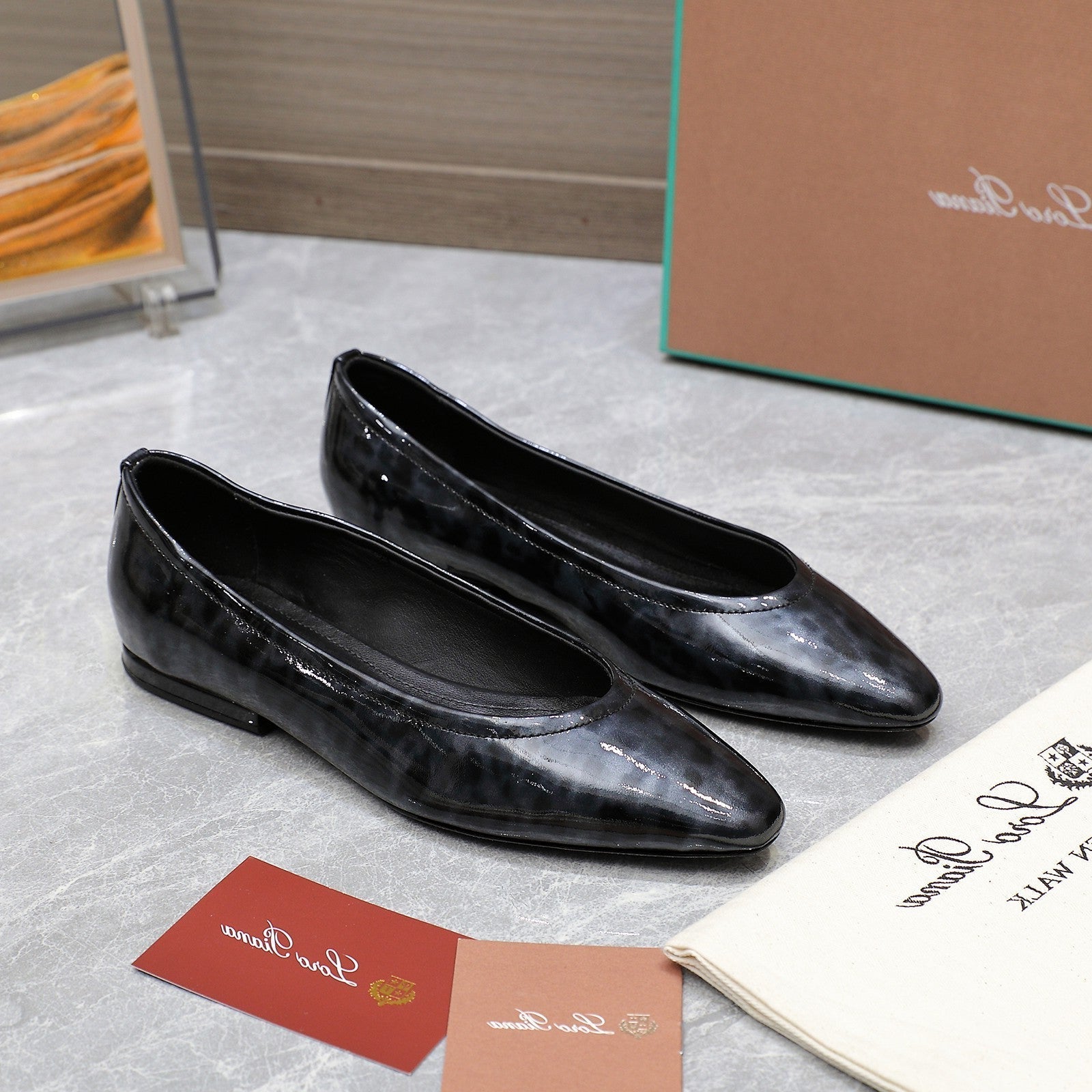 CLASSIC BALLET SHOES IN BLACK LEOPARD GLOSSY LEATHER