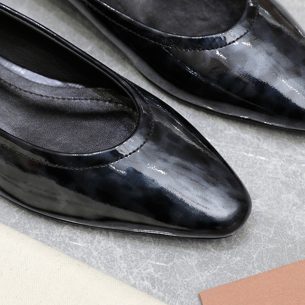CLASSIC BALLET SHOES IN BLACK LEOPARD GLOSSY LEATHER