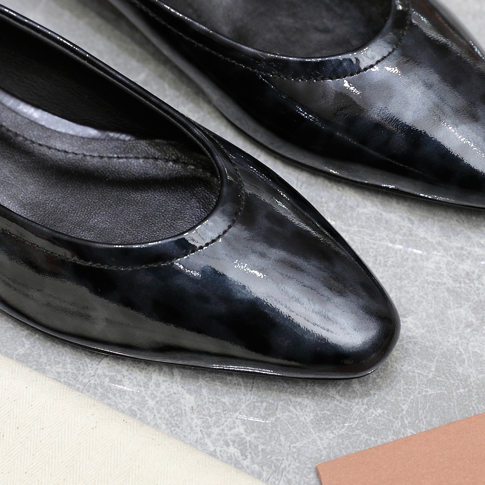 CLASSIC BALLET SHOES IN BLACK LEOPARD GLOSSY LEATHER