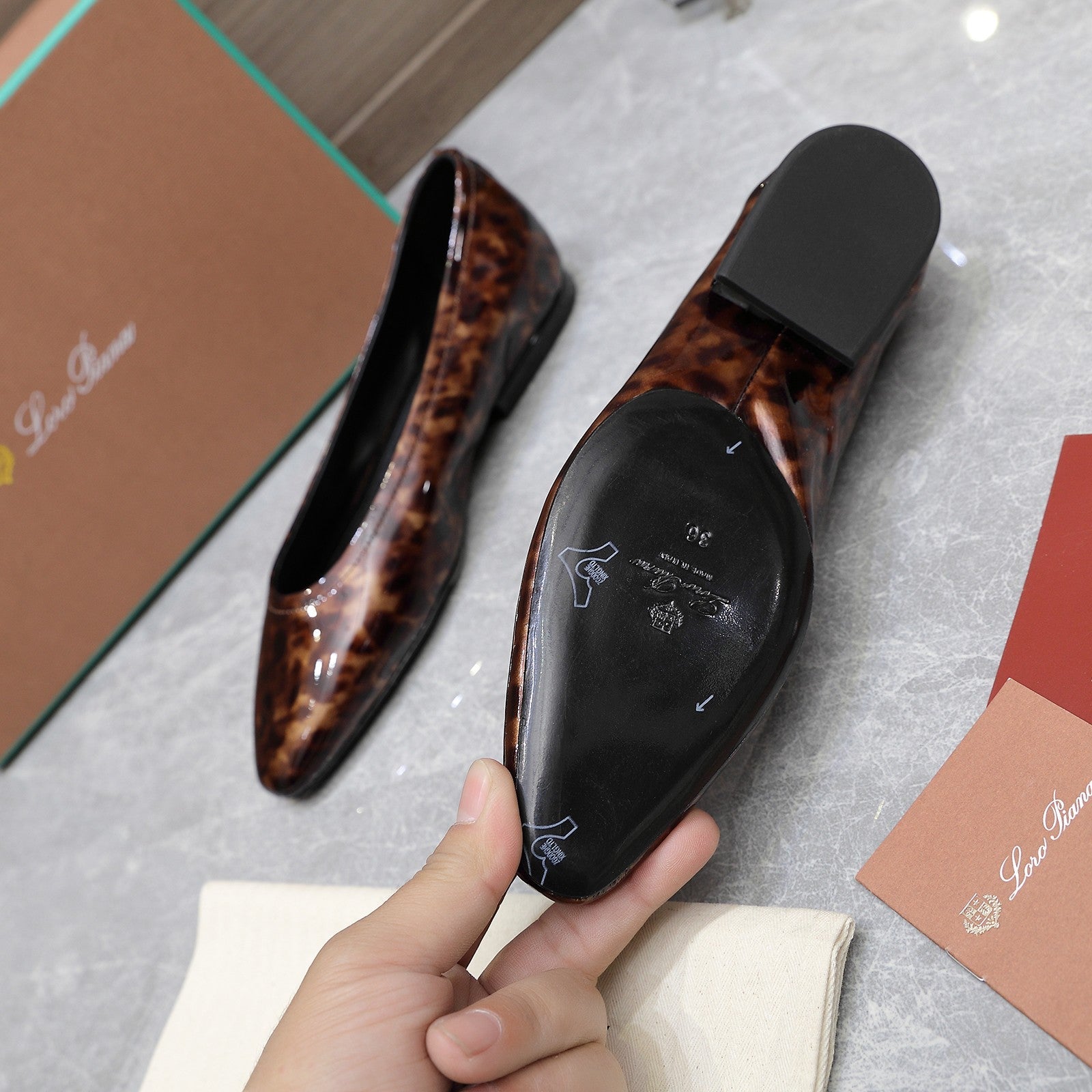 CLASSIC BALLET SHOES IN LEOPARD PRINT GLOSSY LEATHER