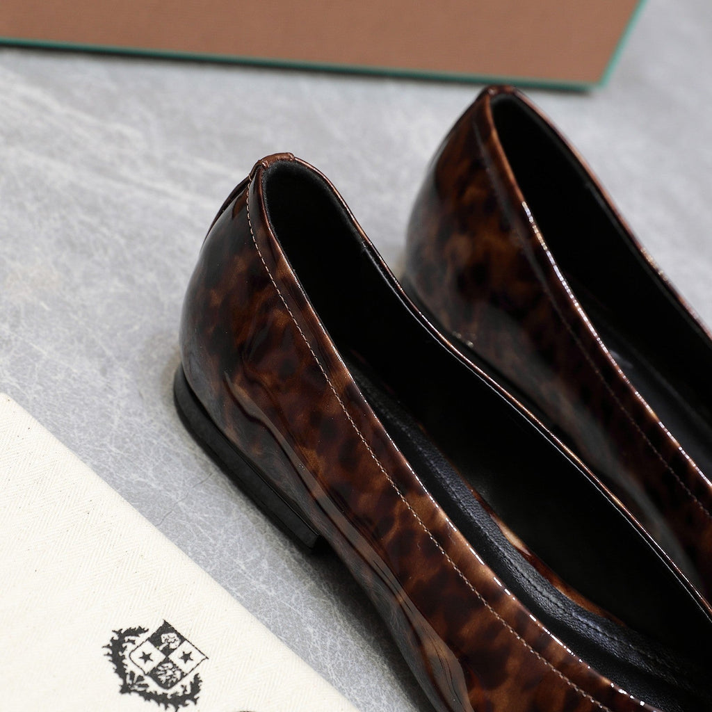 CLASSIC BALLET SHOES IN LEOPARD PRINT GLOSSY LEATHER