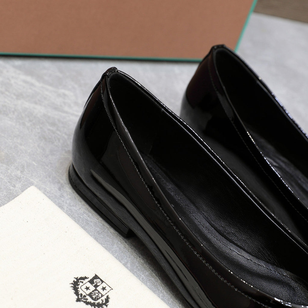CLASSIC BALLET SHOES IN BLACK GLOSSY LEATHER