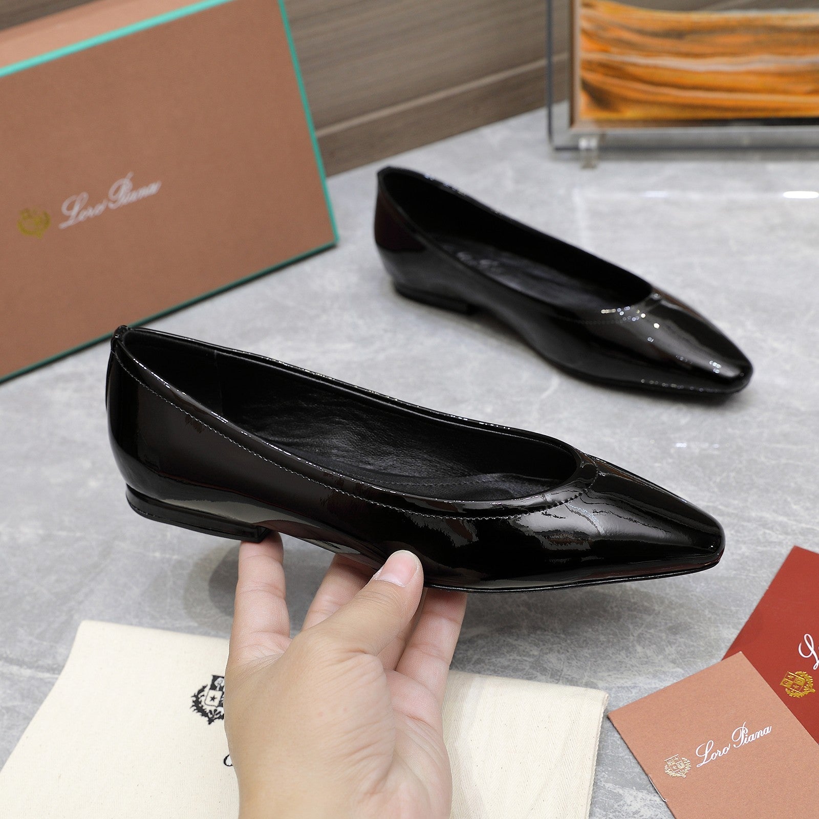 CLASSIC BALLET SHOES IN BLACK GLOSSY LEATHER