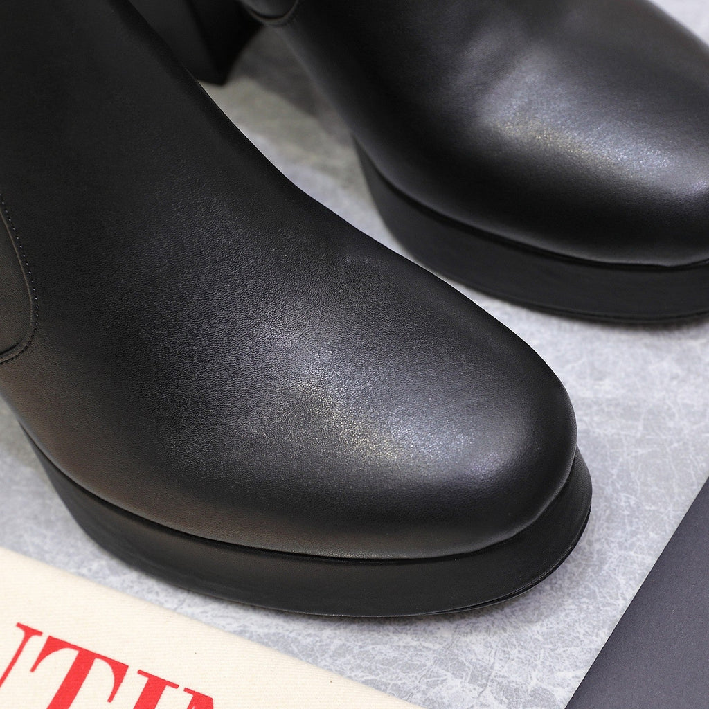 VALENTINO 25S ANKLE BOOTS WITH ZIPPER 90 MM IN BLACK CALFSKIN