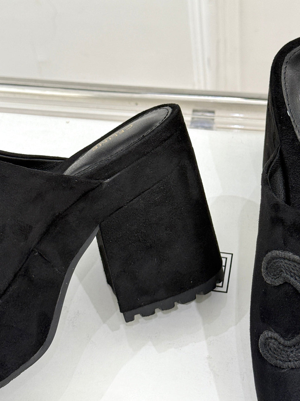 ELENA MULE IN BLACK VELVET