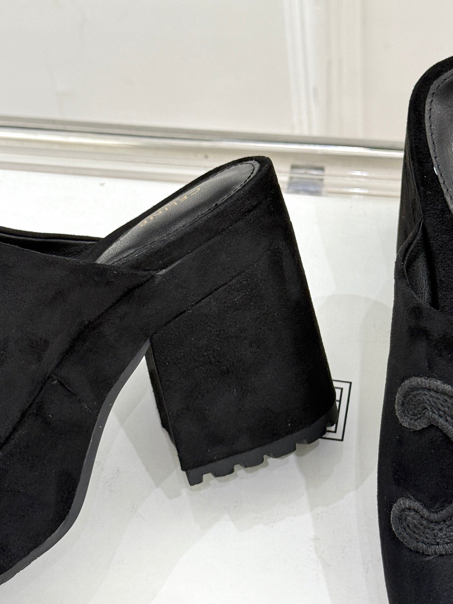 ELENA MULE IN BLACK VELVET