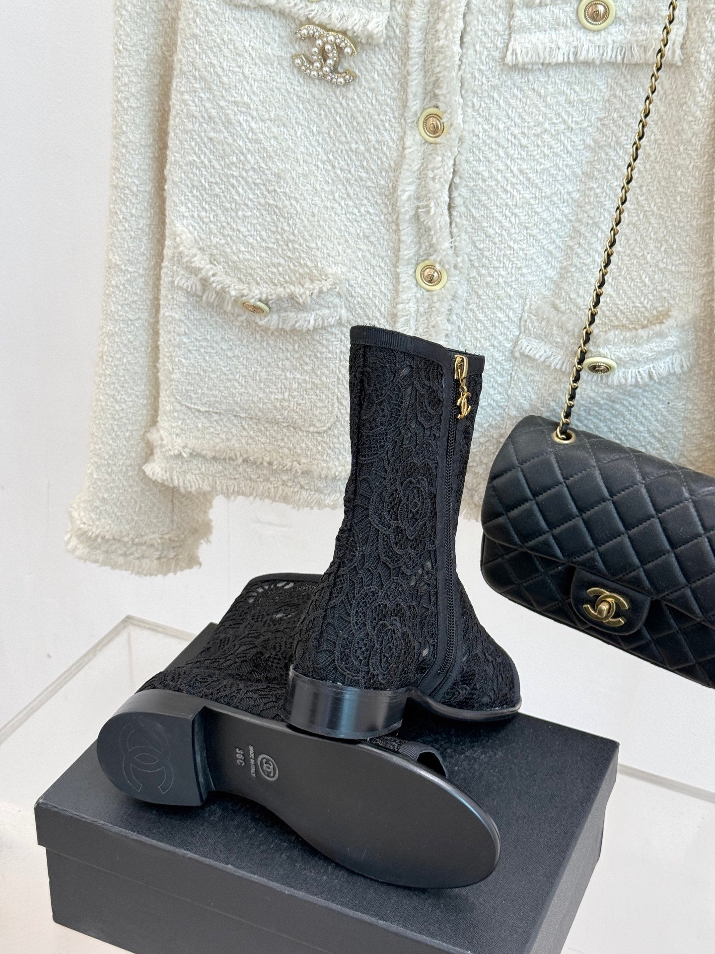 CC PEEP-TOE BOOTS 25SS IN BLACK EMBOSSED LACE FABRIC