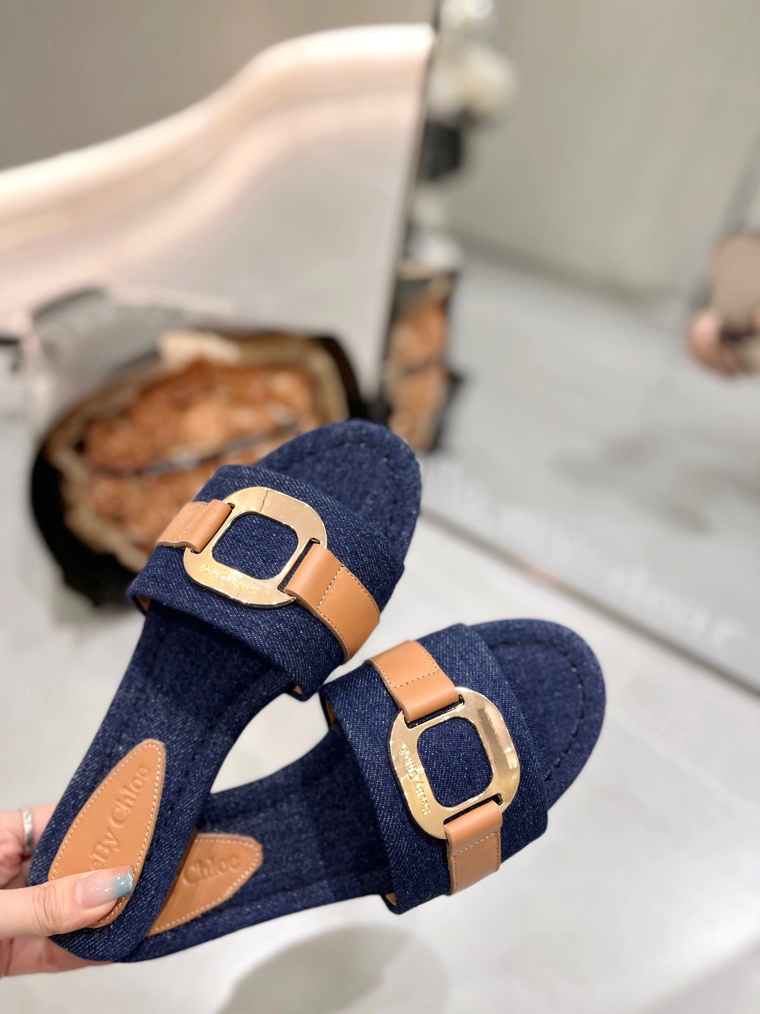 CHLOÉ SLIDE MULE IN NAVY BLUE DENIM AND BROWN CALFSKIN GOLD HARDWARE
