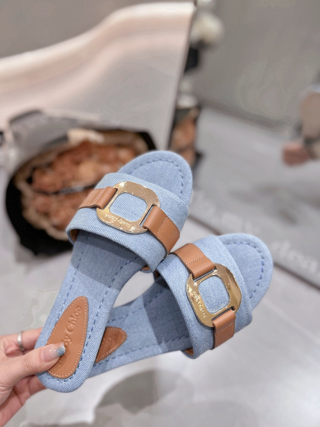CHLOÉ SLIDE MULE IN LIGHT BLUE DENIM AND BROWN CALFSKIN GOLD HARDWARE