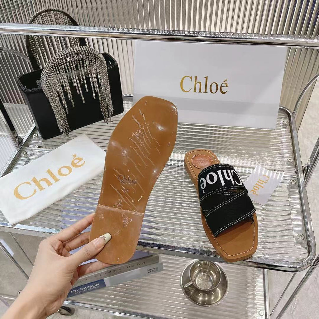 CHLOÉ WOODY MULE IN BLACK DENIM WITH WHITE LOGO