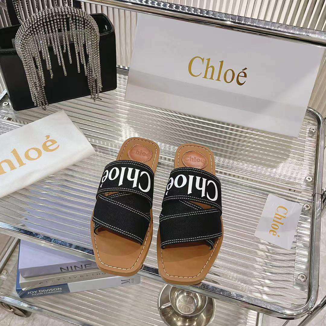 CHLOÉ WOODY MULE IN BLACK DENIM WITH WHITE LOGO