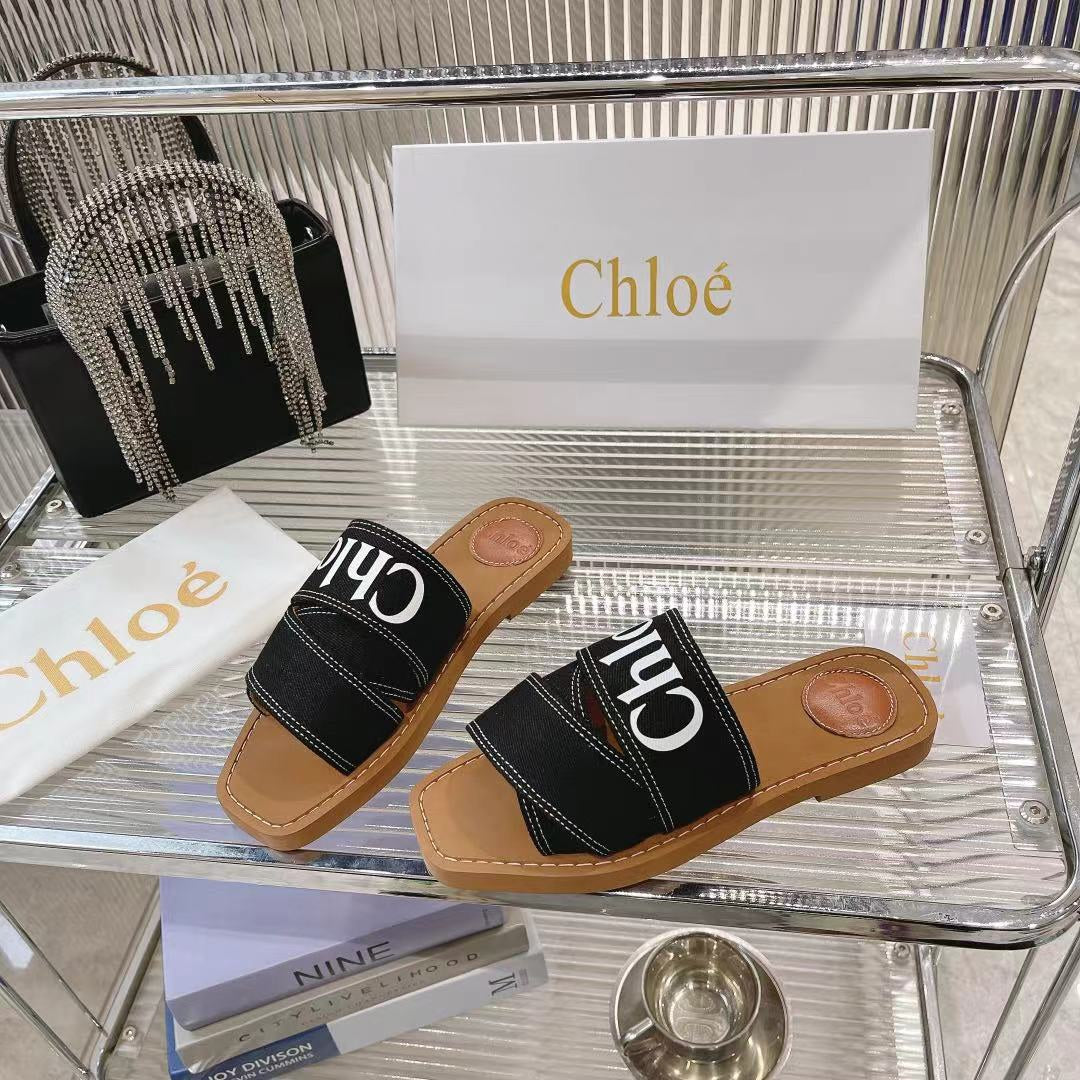 CHLOÉ WOODY MULE IN BLACK DENIM WITH WHITE LOGO