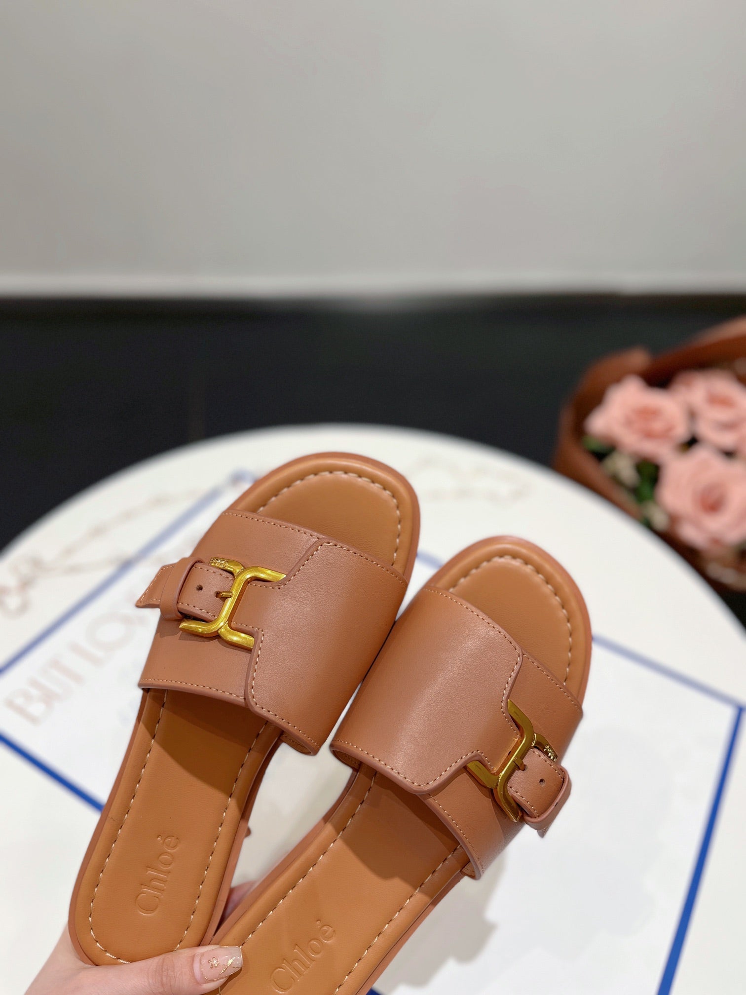 CHLOÉ HLOE MARCIE SLIDE IN BRONZE BROWN CALFSKIN WITH GOLD HARDWARE