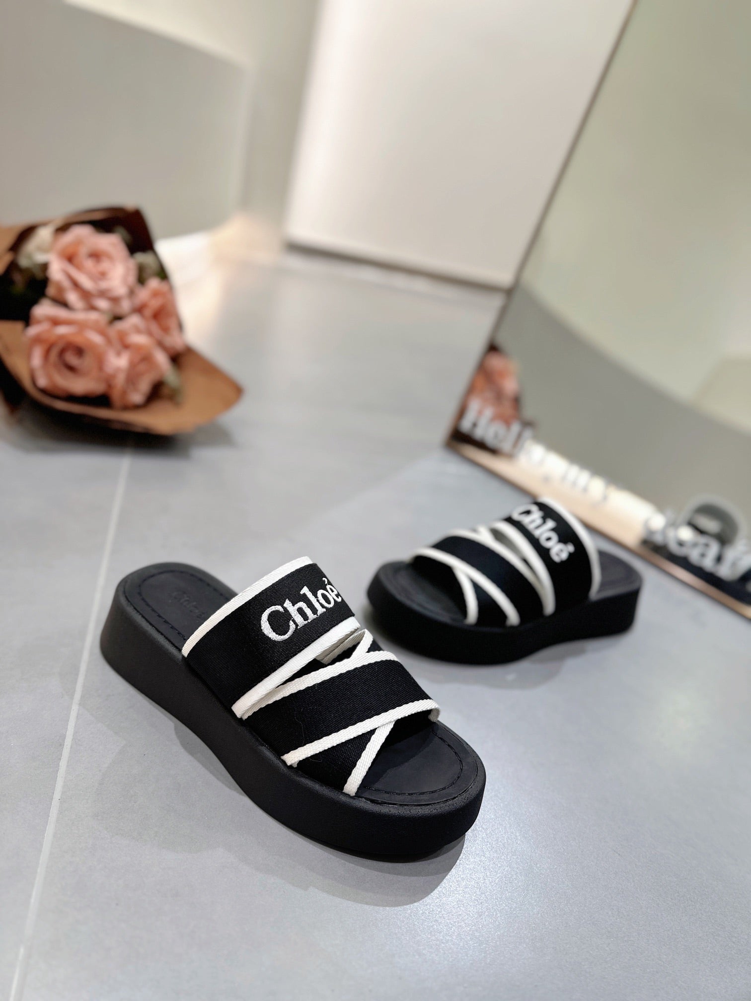 CHLOÉ PLATFORM SANDALS IN BLACK MIX WHITE DENSITY KNIT