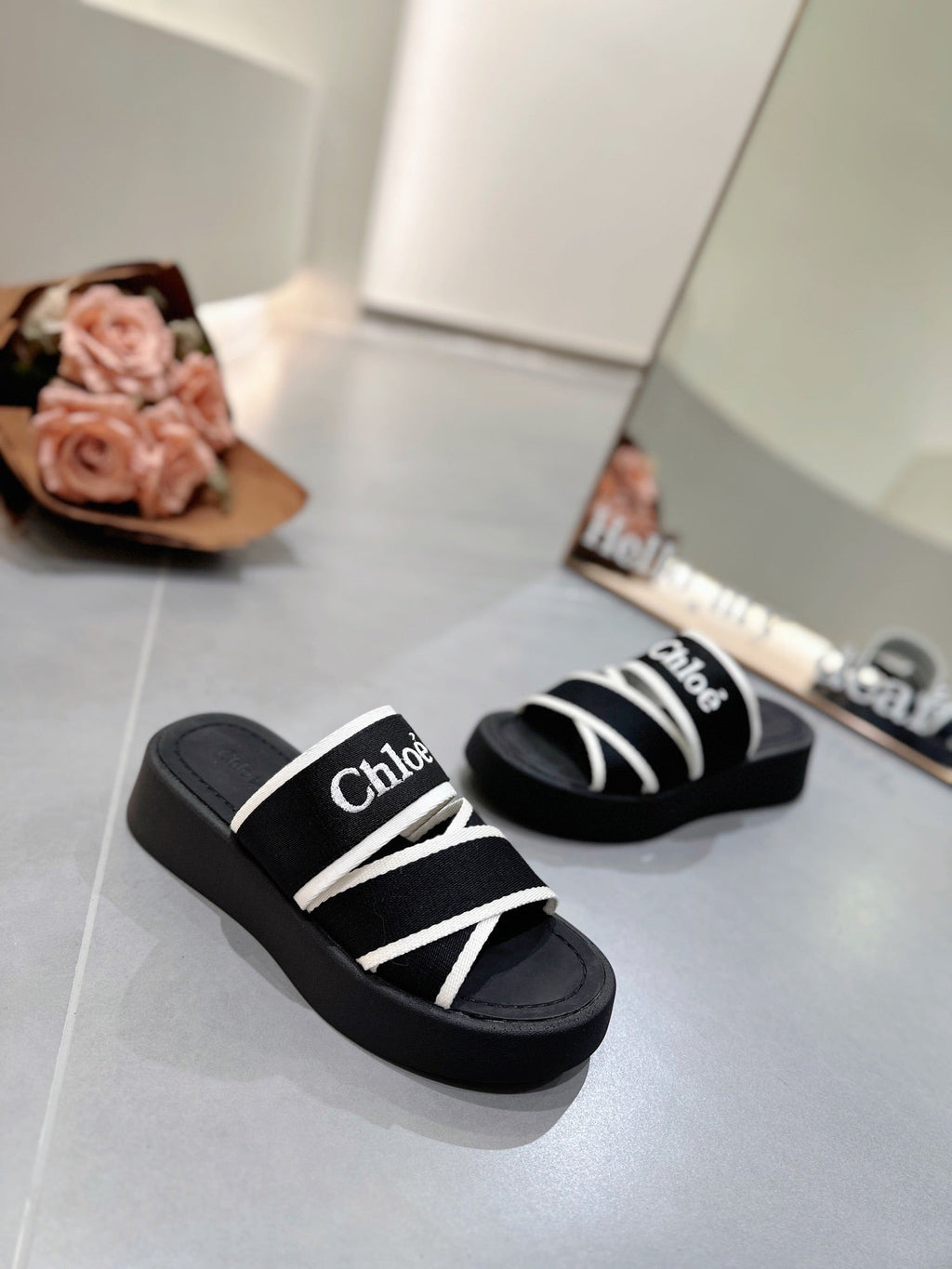 PLATFORM SANDALS IN BLACK MIX WHITE DENSITY KNIT