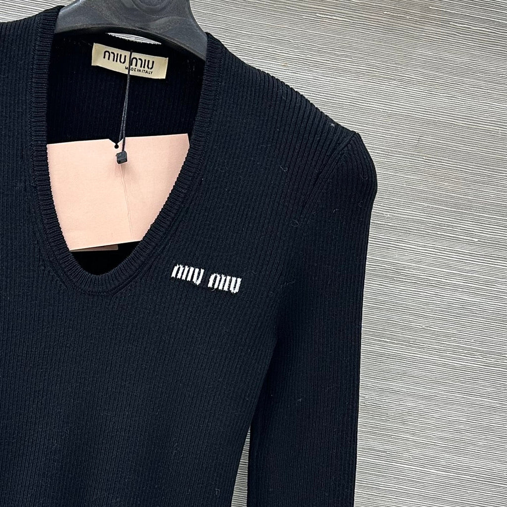 MIUMIU SWEATER STYLE 787