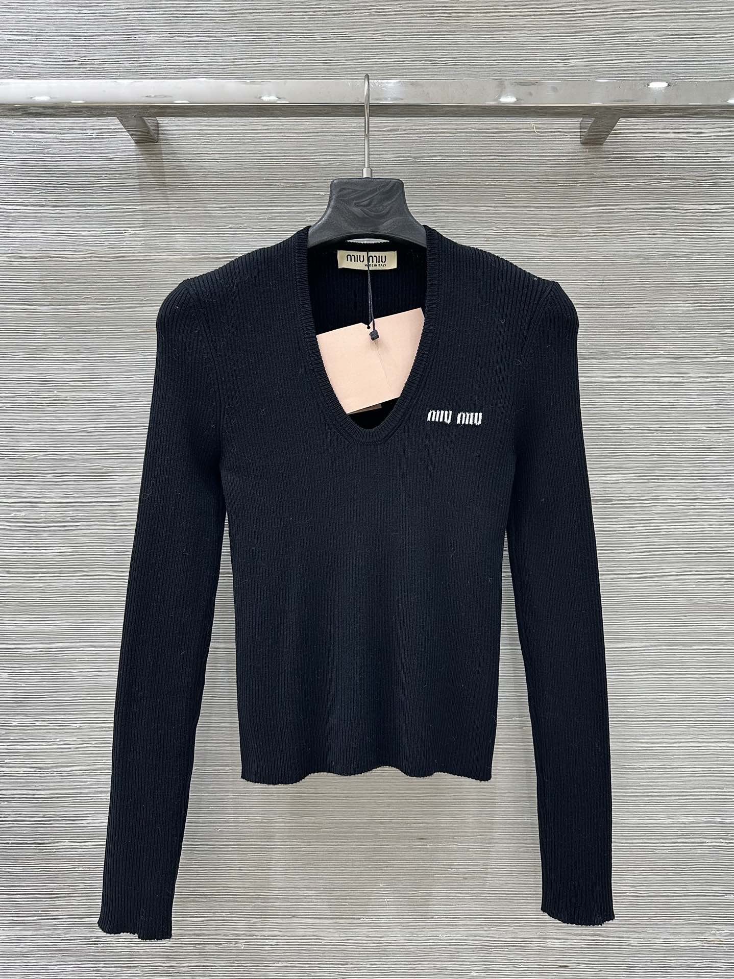 MIUMIU SWEATER STYLE 787