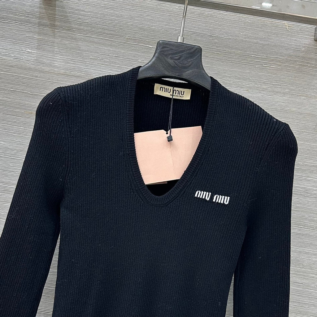 MIUMIU SWEATER STYLE 787