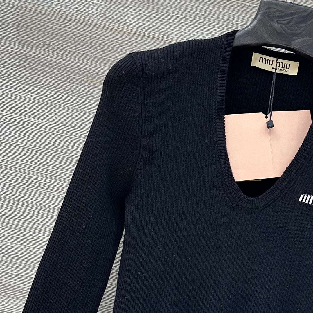 MIUMIU SWEATER STYLE 787