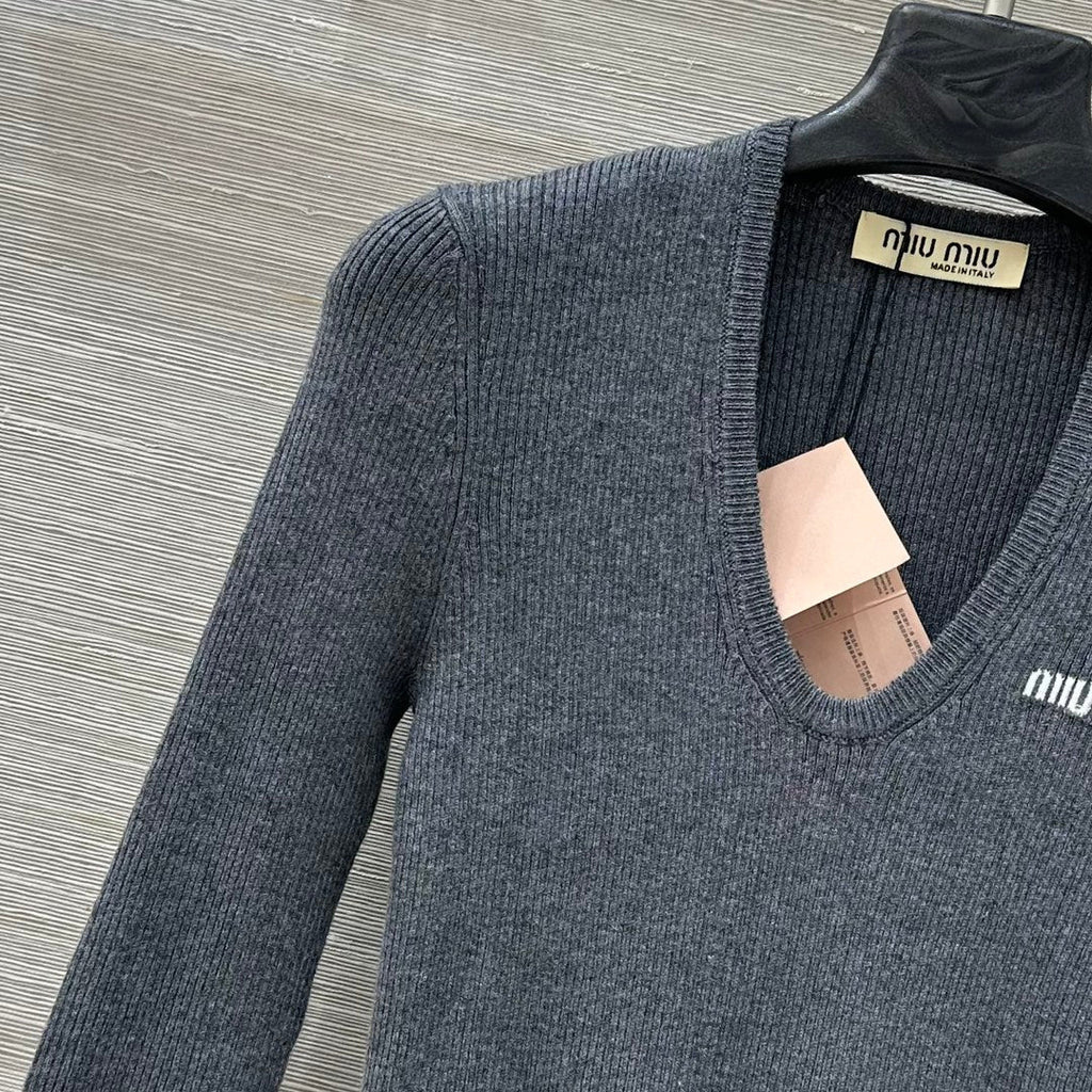 MIUMIU SWEATER STYLE 786