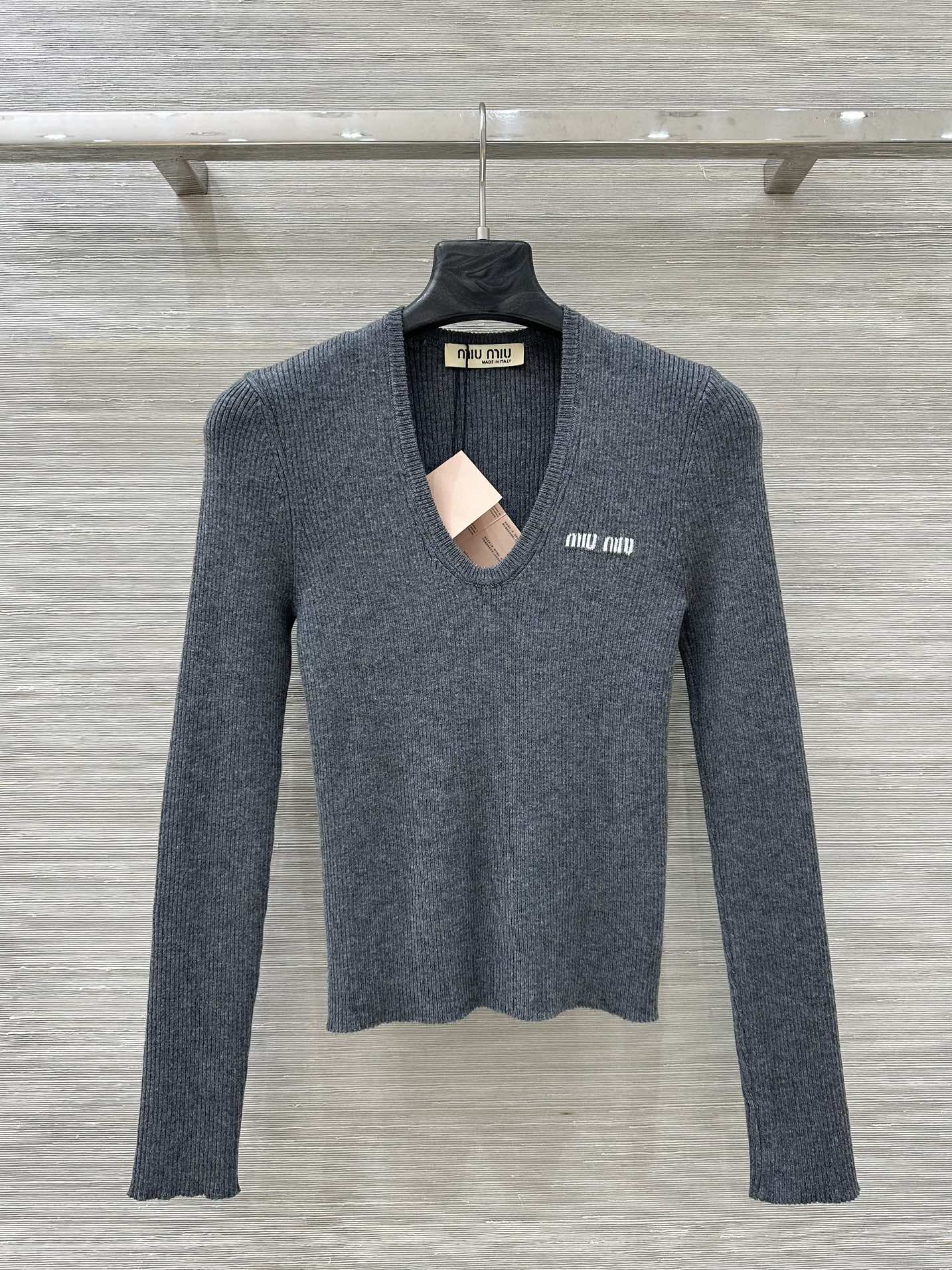 MIUMIU SWEATER STYLE 786