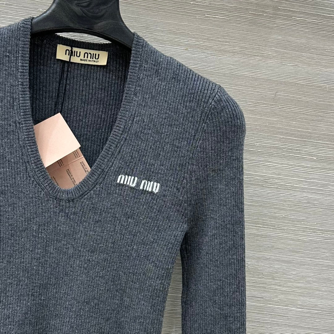 MIUMIU SWEATER STYLE 786