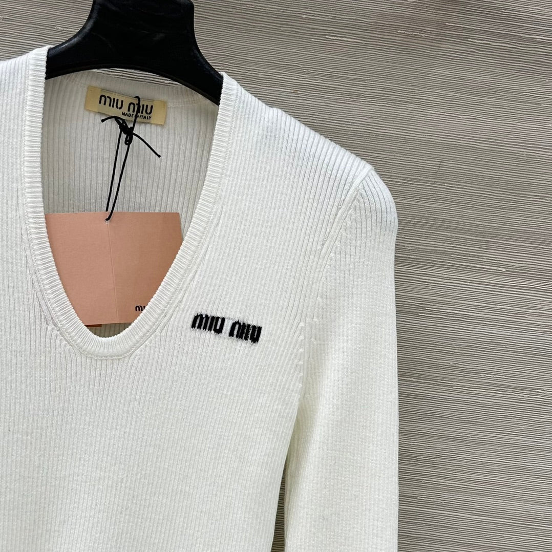 MIUMIU SWEATER STYLE 785