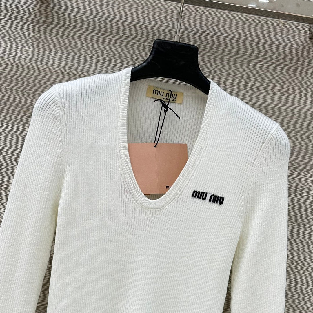 MIUMIU SWEATER STYLE 785