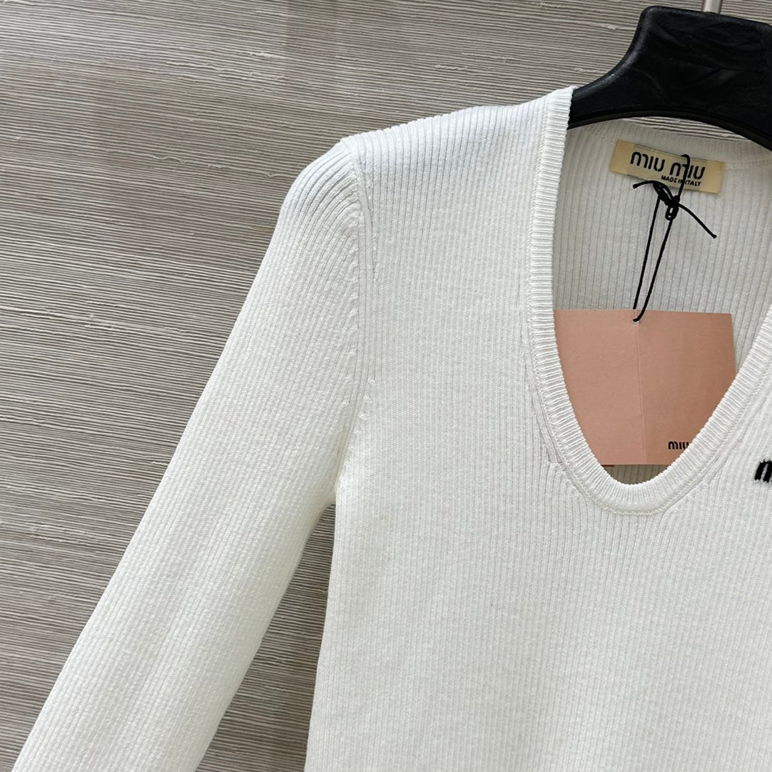 MIUMIU SWEATER STYLE 785