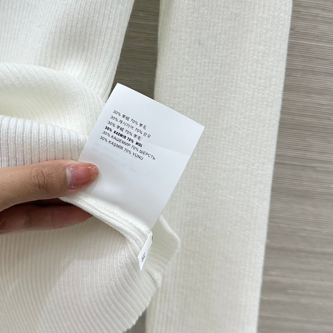 MIUMIU SWEATER STYLE 785