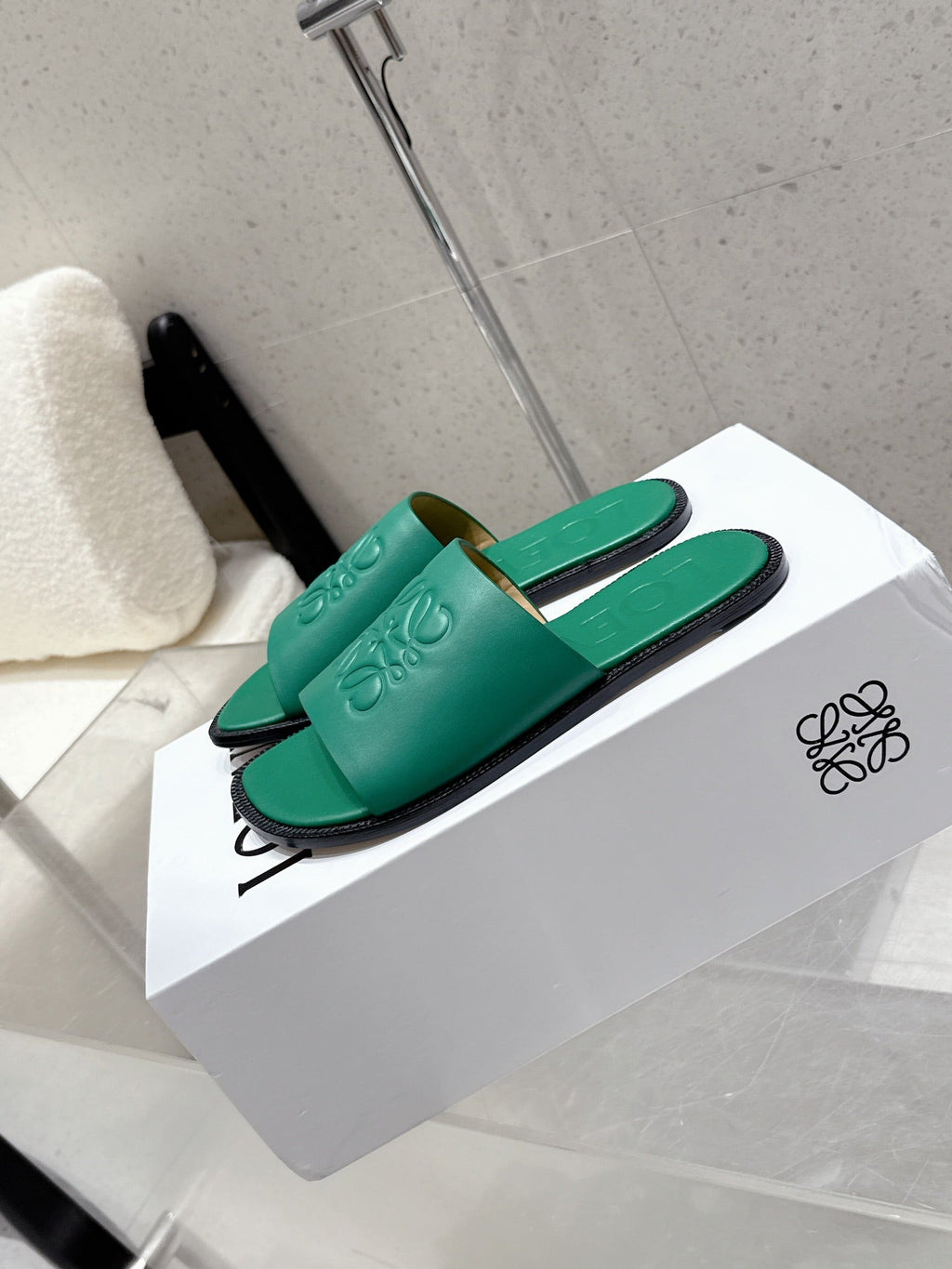 LOEWE 25 FLAT SLIPPERS VIBRANT GREEN CALFSKIN